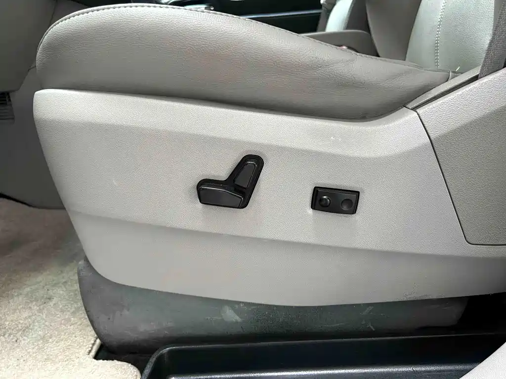 Chrysler Grand Voyager (Import) — миниатюра 20