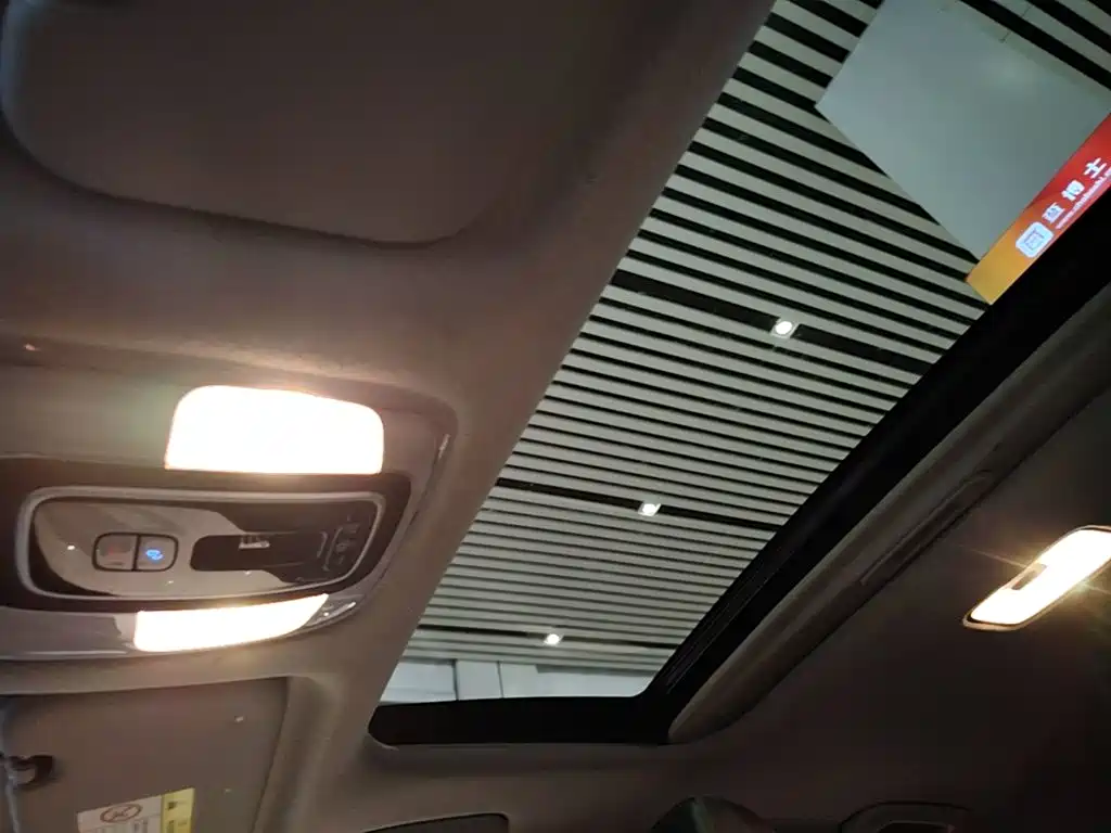 Hyundai Elantra — миниатюра 14