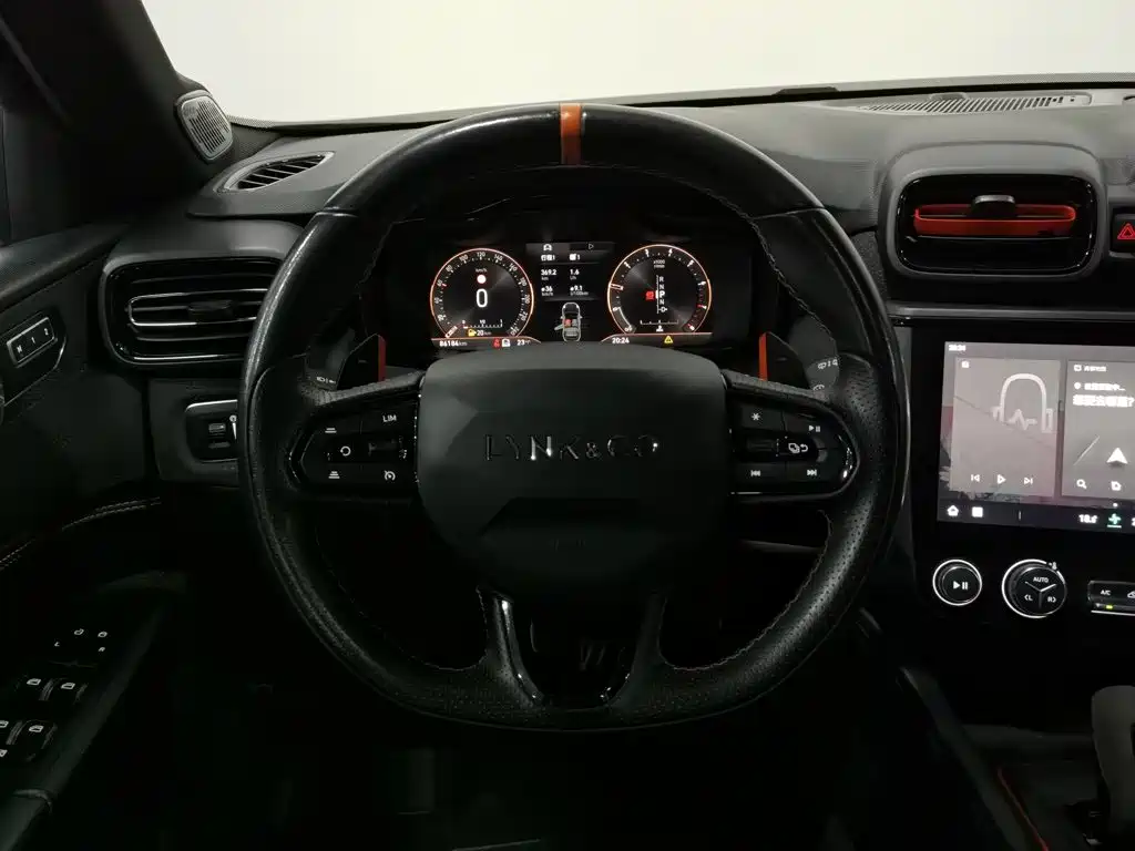 Lynk & Co 02 Hatchback — миниатюра 11