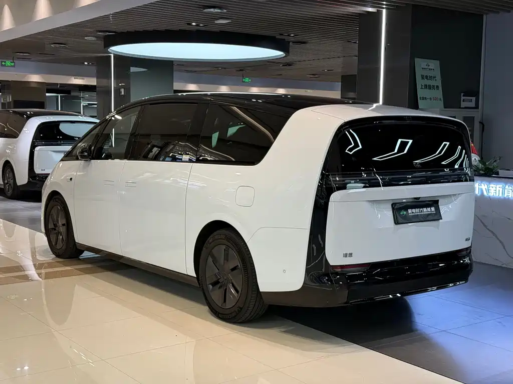 Li Auto MEGA 2025 Ultra
