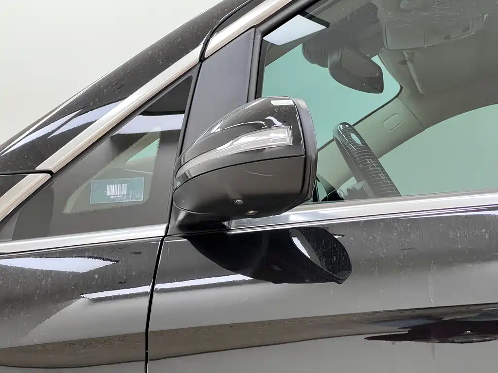 MERCEDES-BENZ V CLASS