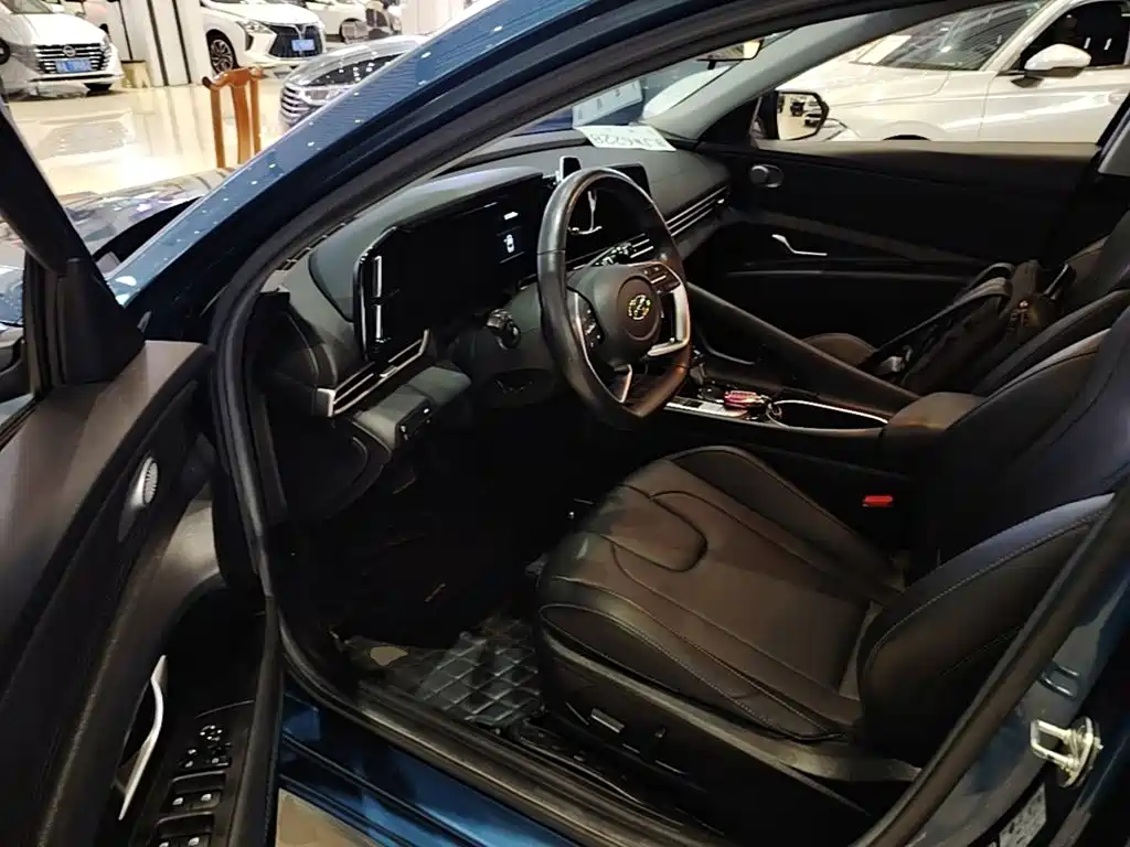Hyundai Elantra — миниатюра 12