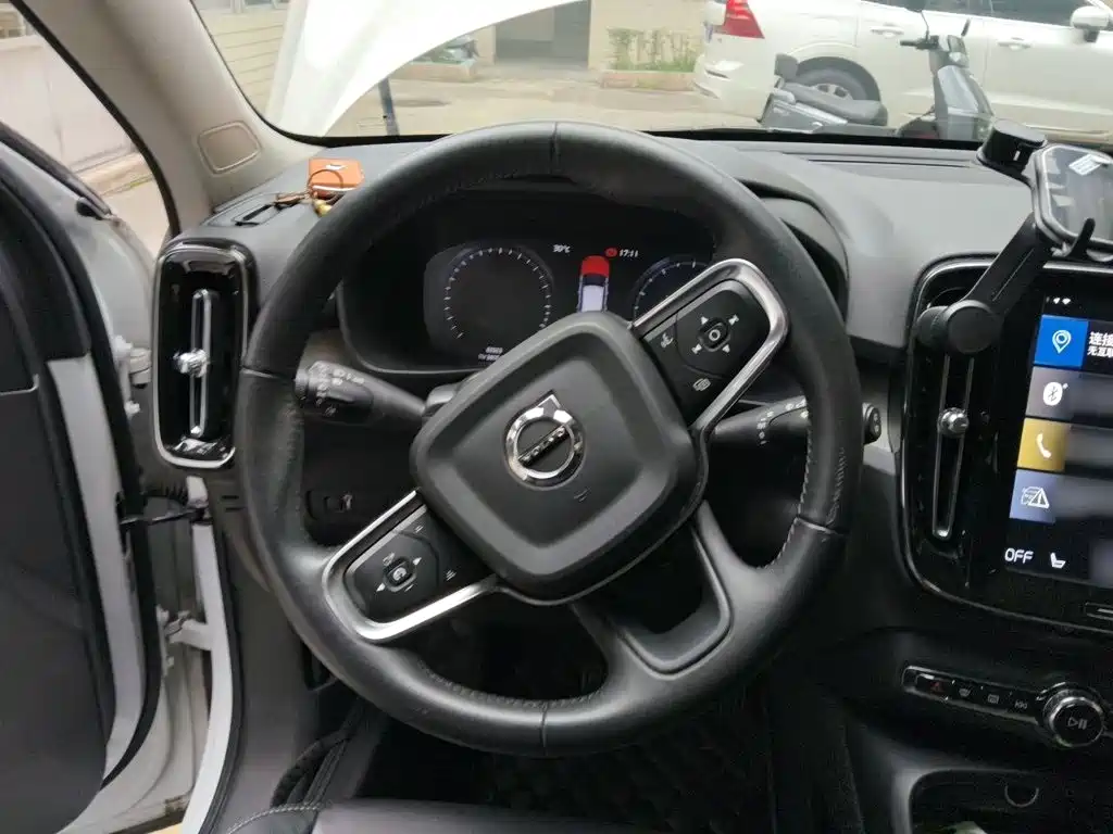 Volvo XC40 — миниатюра 11