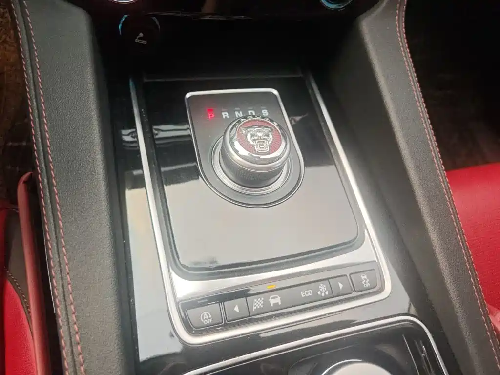 Jaguar F-PACE — миниатюра 10