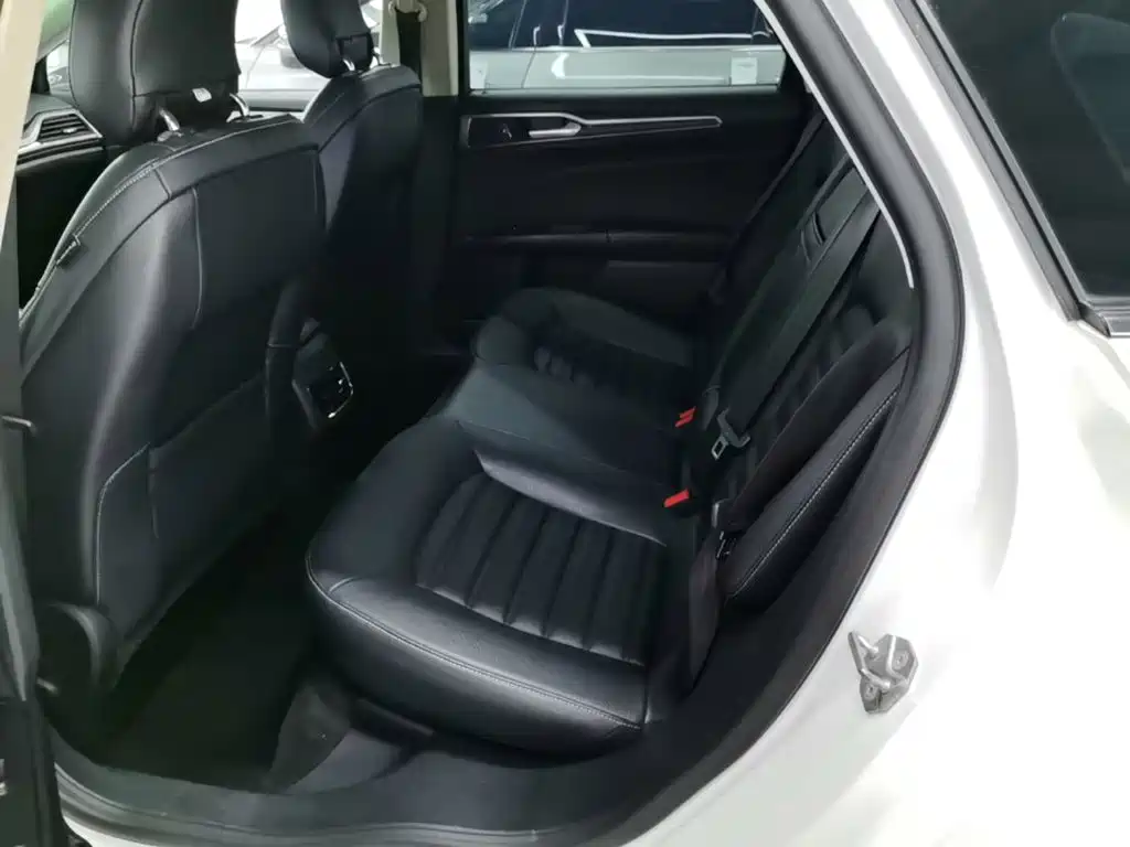 Ford Mondeo — миниатюра 17