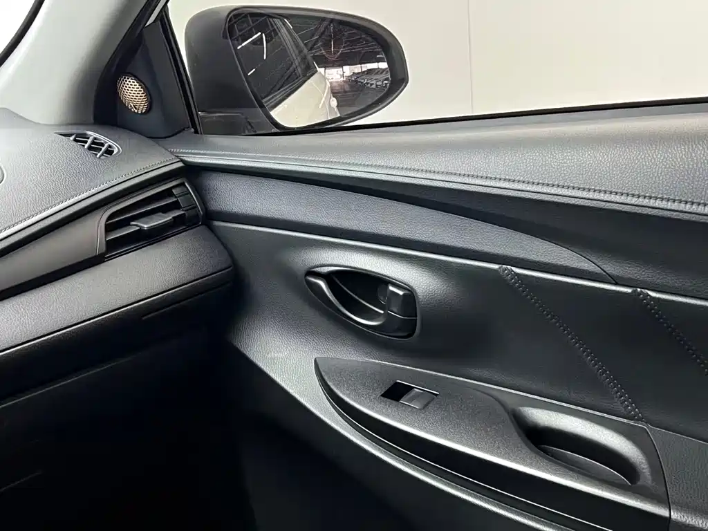 TOYOTA YARIS L ZHIXUAN