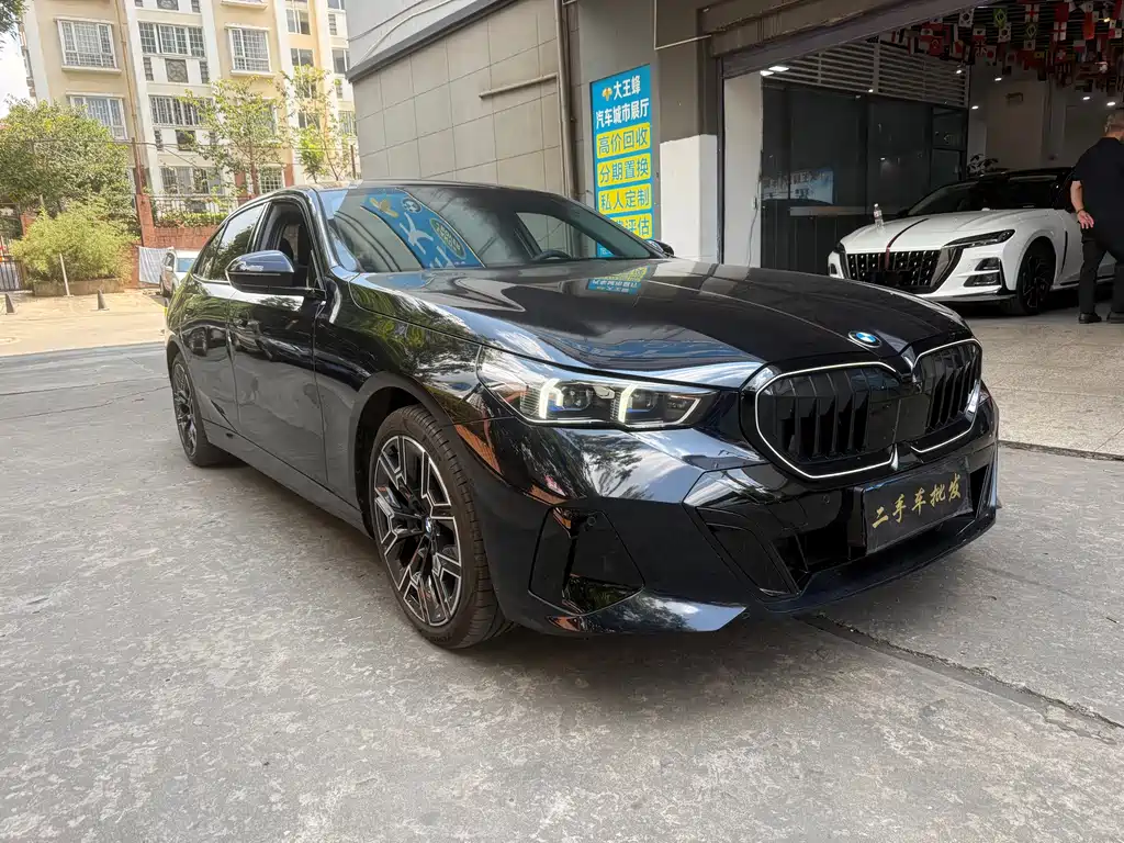 BMW 5 Series — миниатюра 3