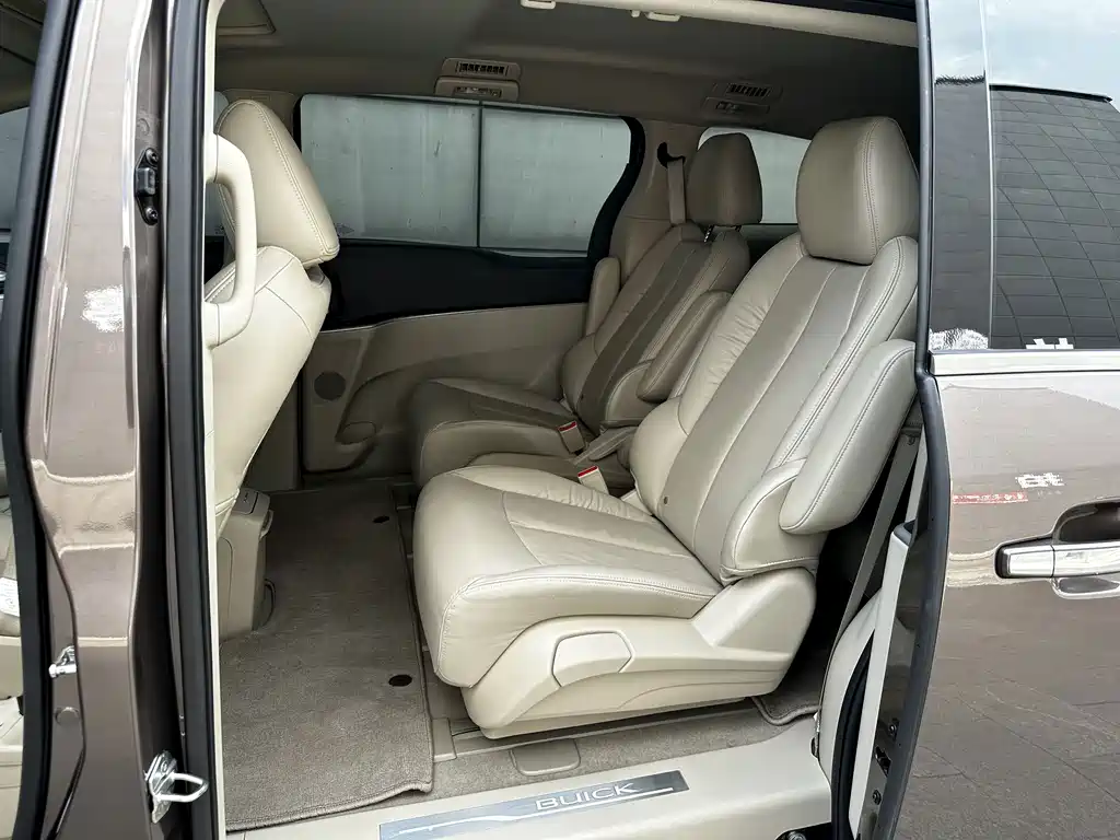 Buick GL8 — миниатюра 7