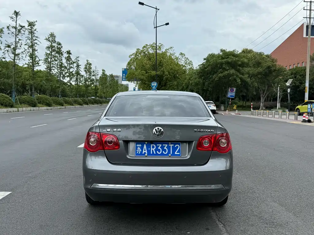 Volkswagen Sagitar 2011 1.6L AT Fashion