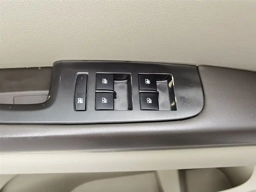 Buick GL8 2013 2.4L CT Luxury Comfort