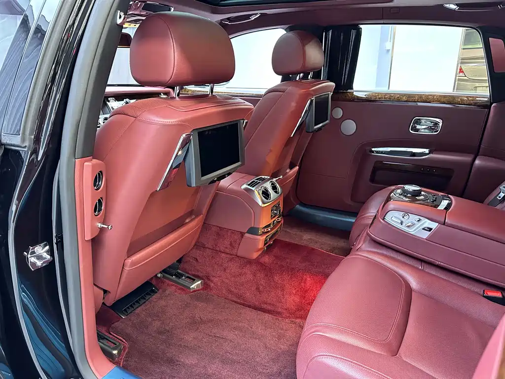 Rolls-Royce Ghost — миниатюра 10