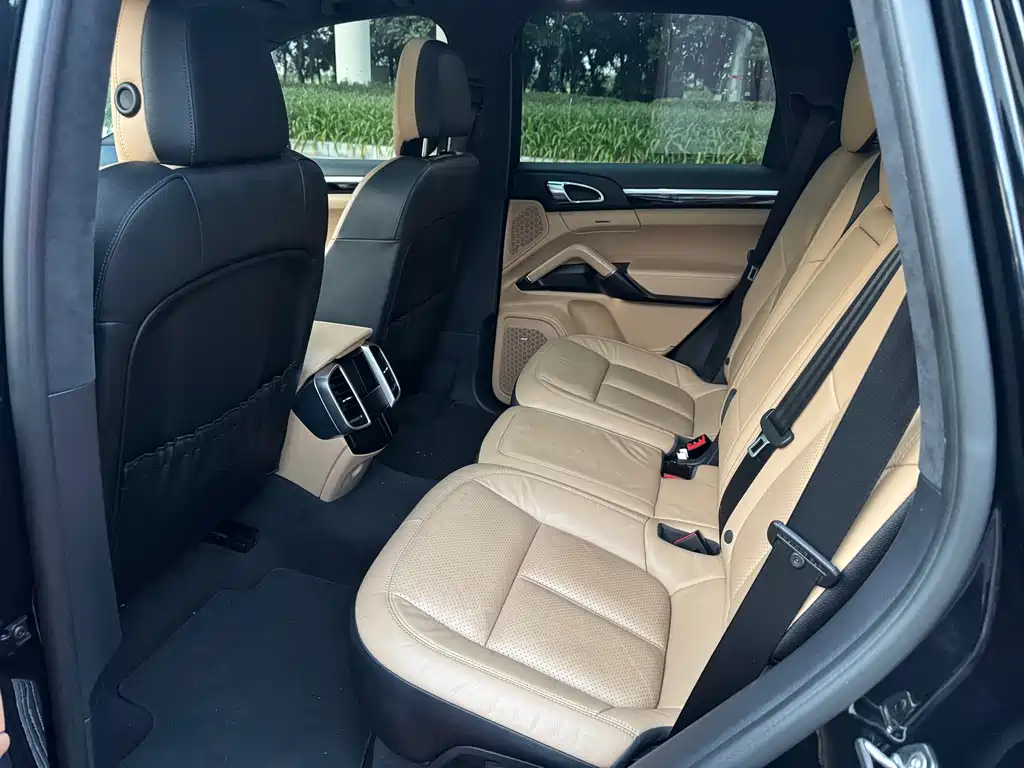 Porsche Cayenne — миниатюра 10