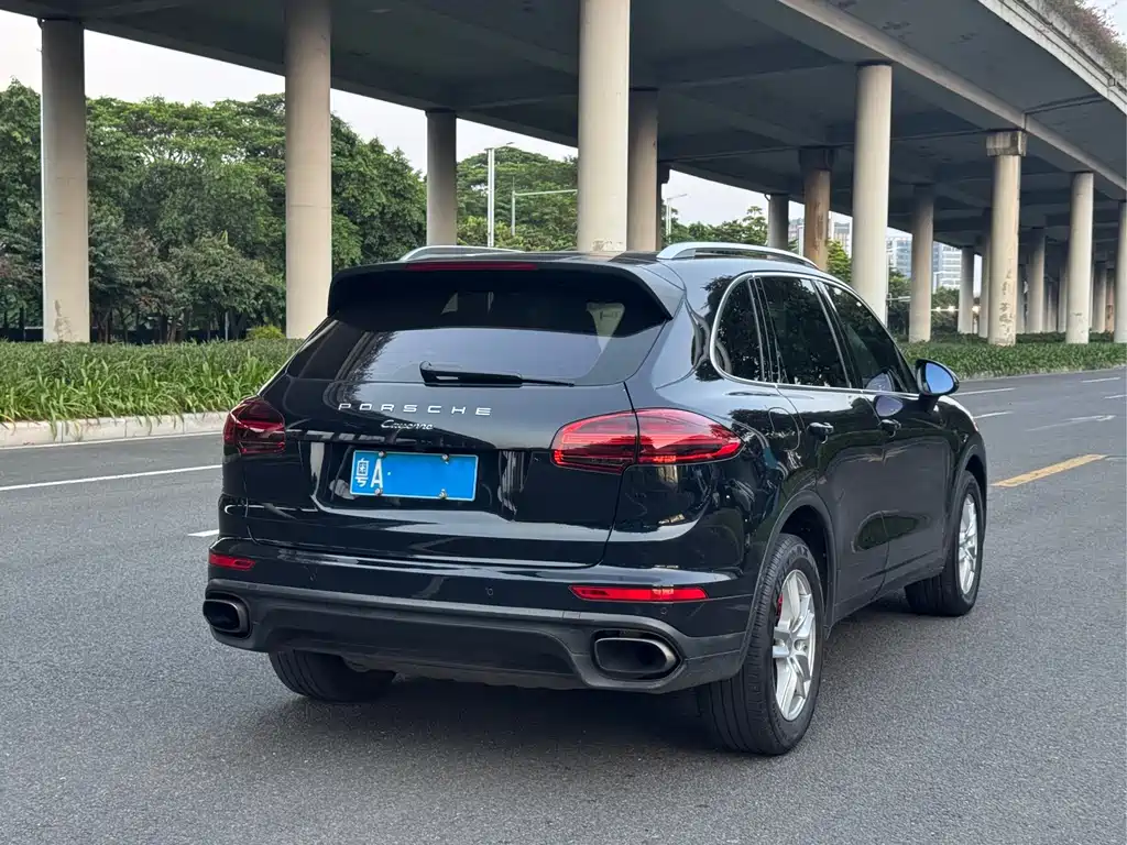 Porsche Cayenne — миниатюра 3