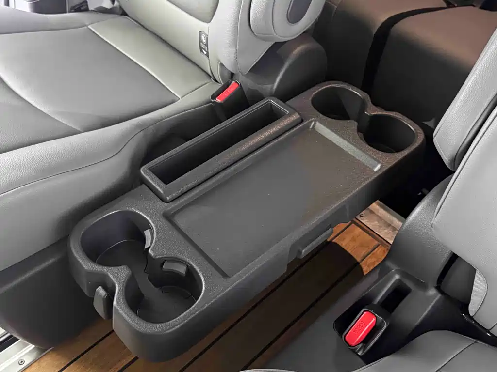 Toyota Granvia 2.5L Hybrid Luxury Edition, фото 12