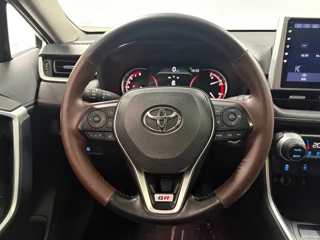 Toyota RAV4 2022 2.0L CVT Luxury