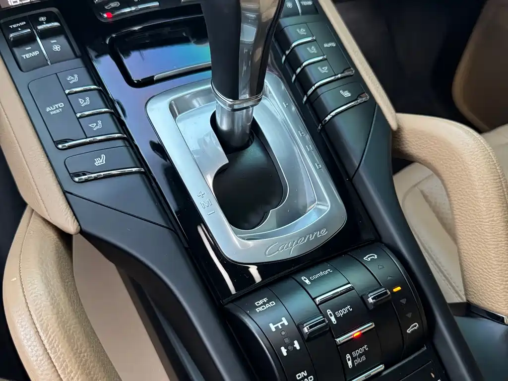 Porsche Cayenne — миниатюра 6