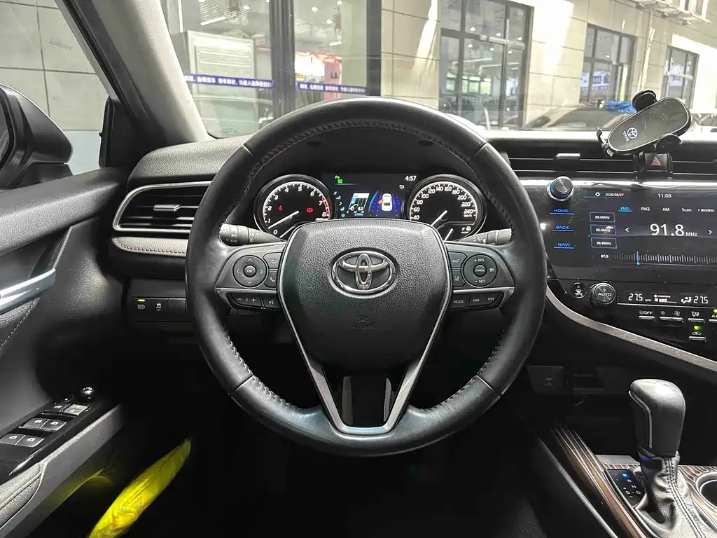 Toyota Camry — миниатюра 9