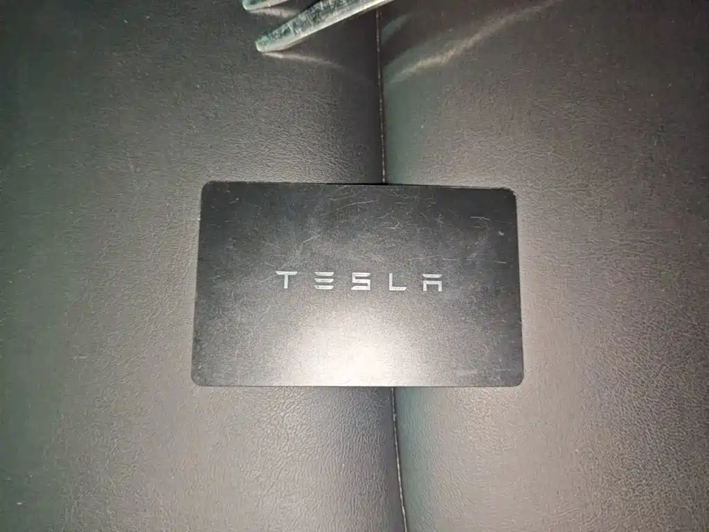 Tesla Model Y — миниатюра 9