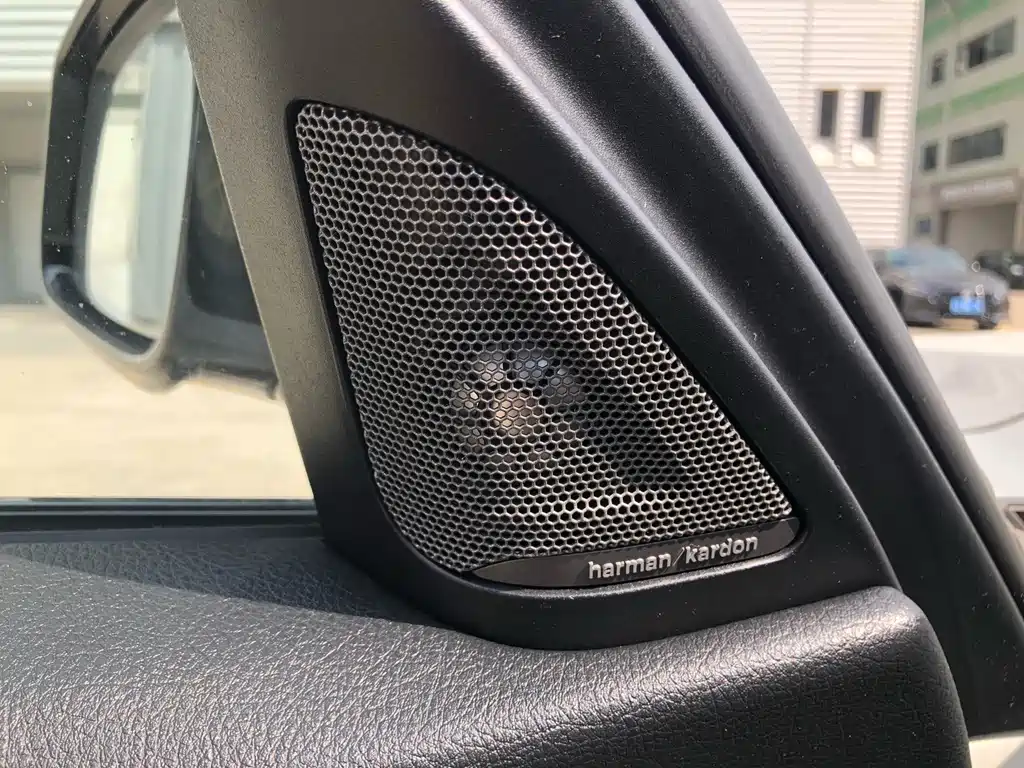 BMW 3 Series — миниатюра 17