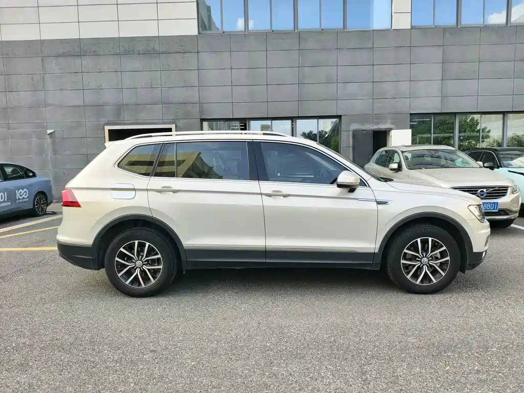 Volkswagen Tiguan L — миниатюра 14