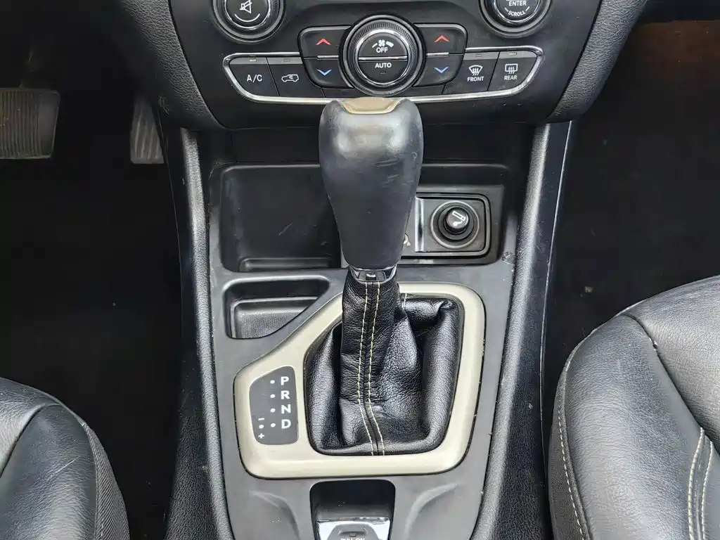 Jeep Cherokee — миниатюра 13