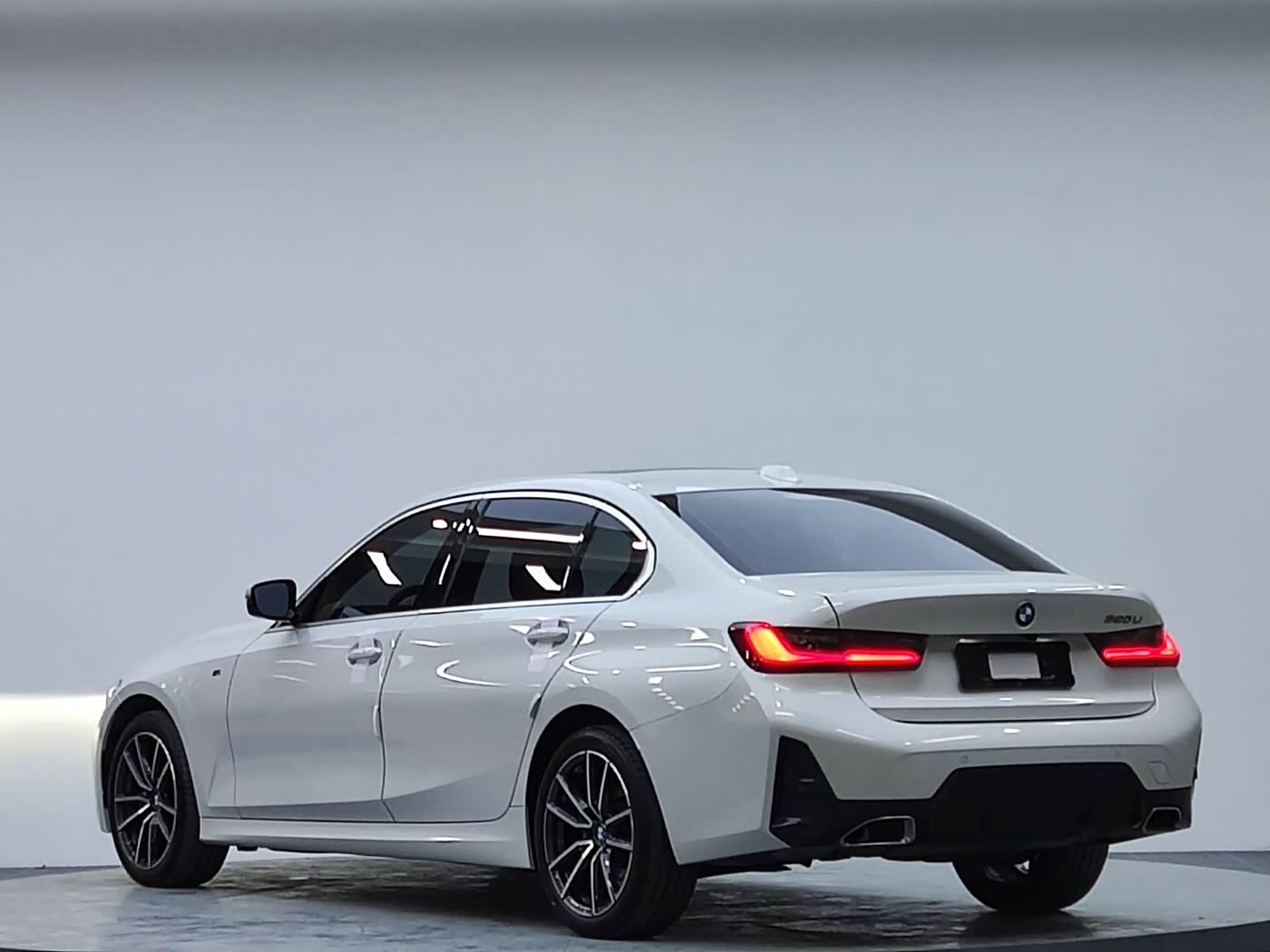 BMW 3 Series 2.0 л 2023 г. Белый, пробег 36800 км