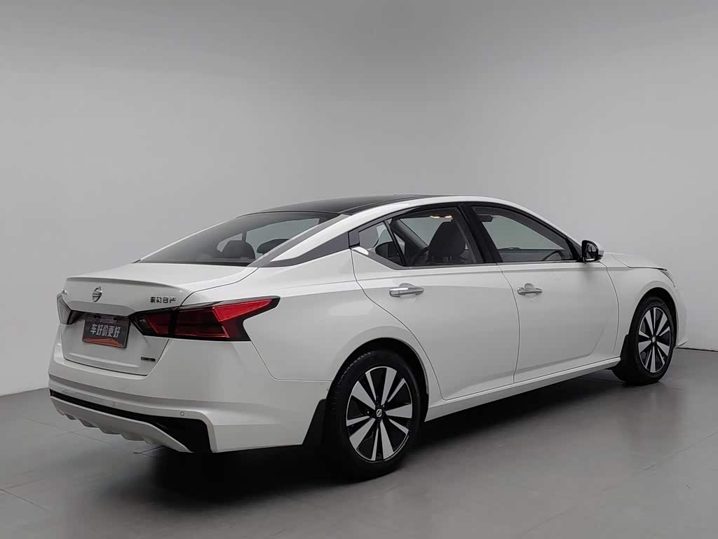 Nissan Teana 2.0 л 2021 г. Белый, пробег 44300 км