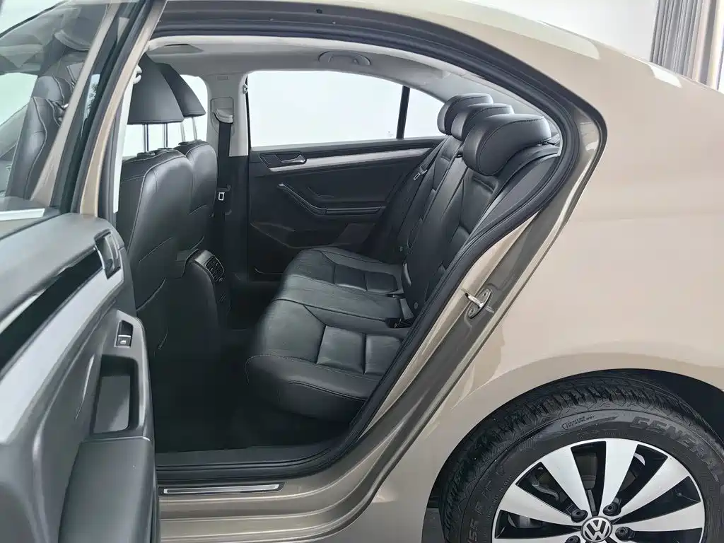 Volkswagen Sagitar — миниатюра 15