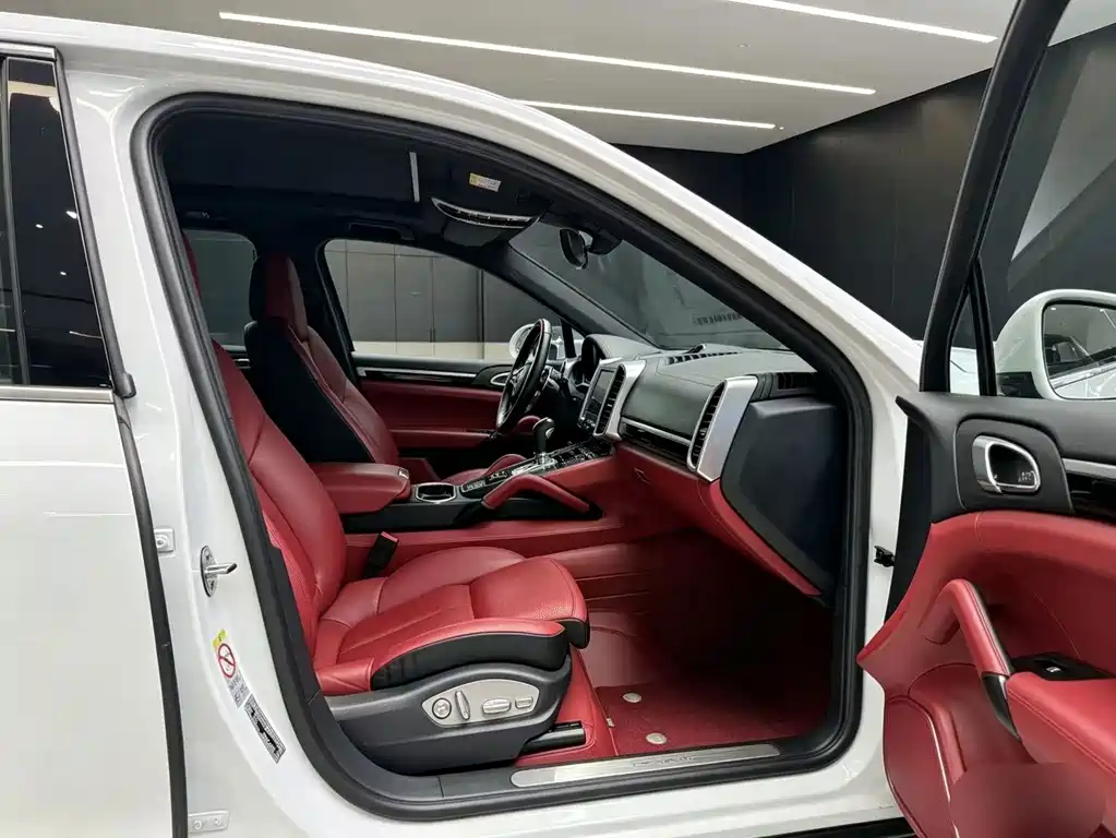 Porsche Cayenne — миниатюра 9