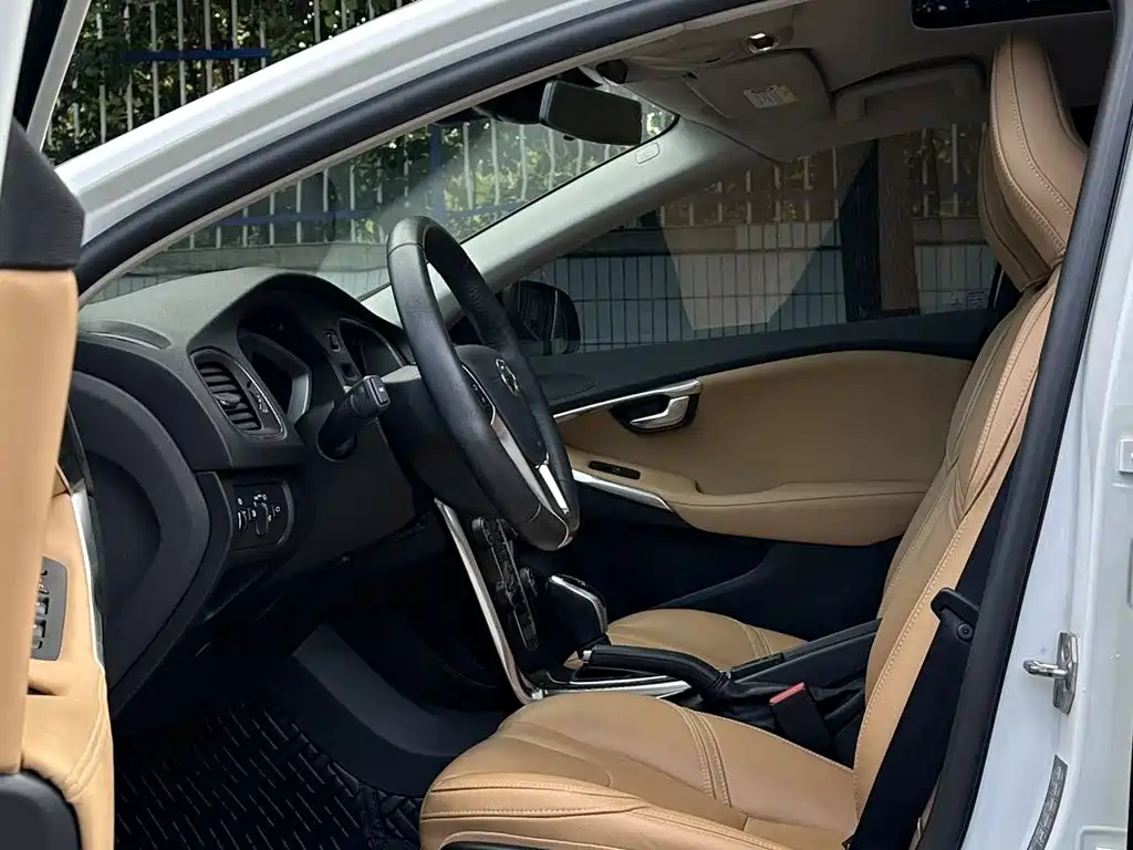 Volvo V40 — миниатюра 11