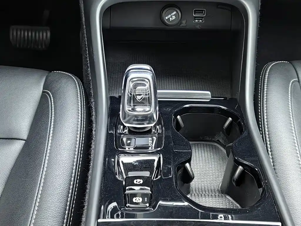 Volvo XC40 — миниатюра 13