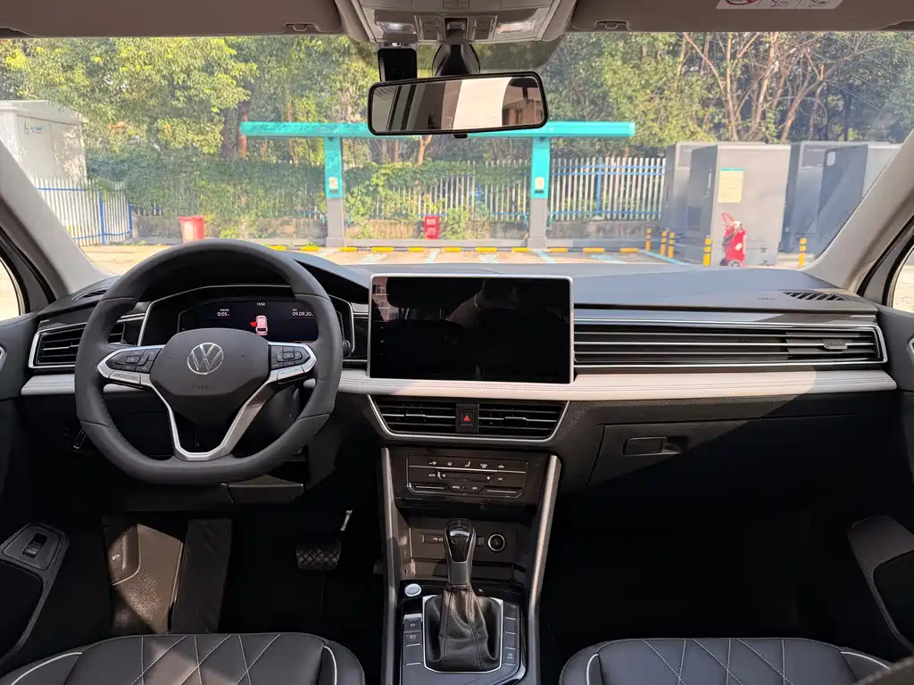 Volkswagen Tiguan L — миниатюра 11