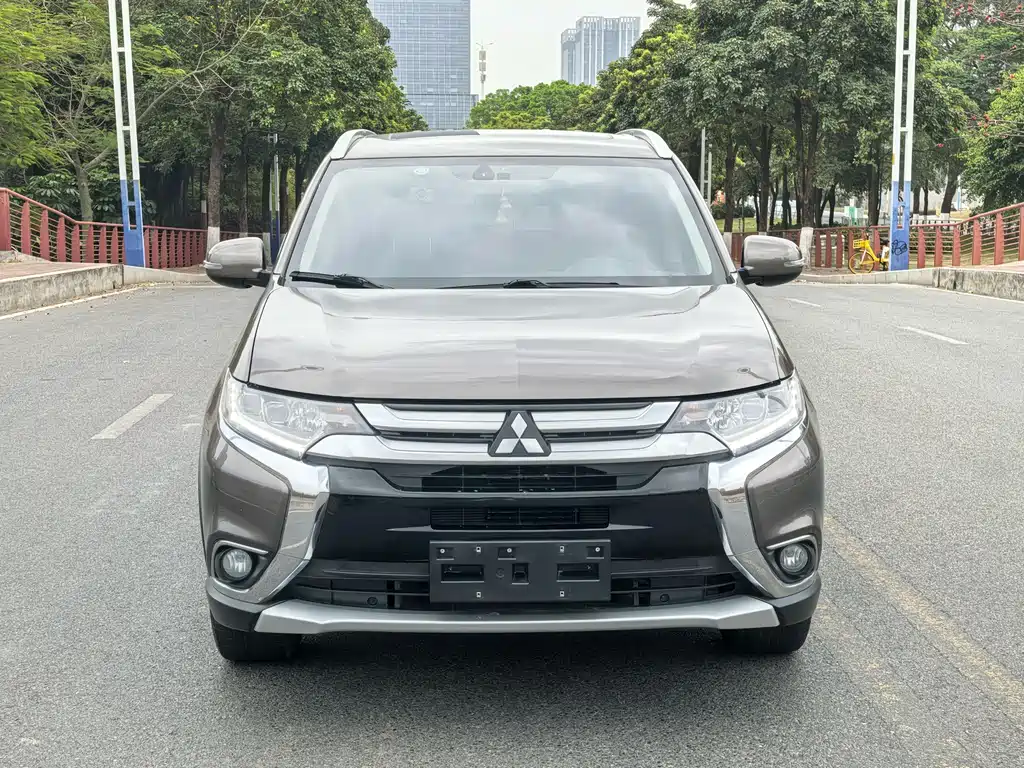 MITSUBISHI OUTLANDER