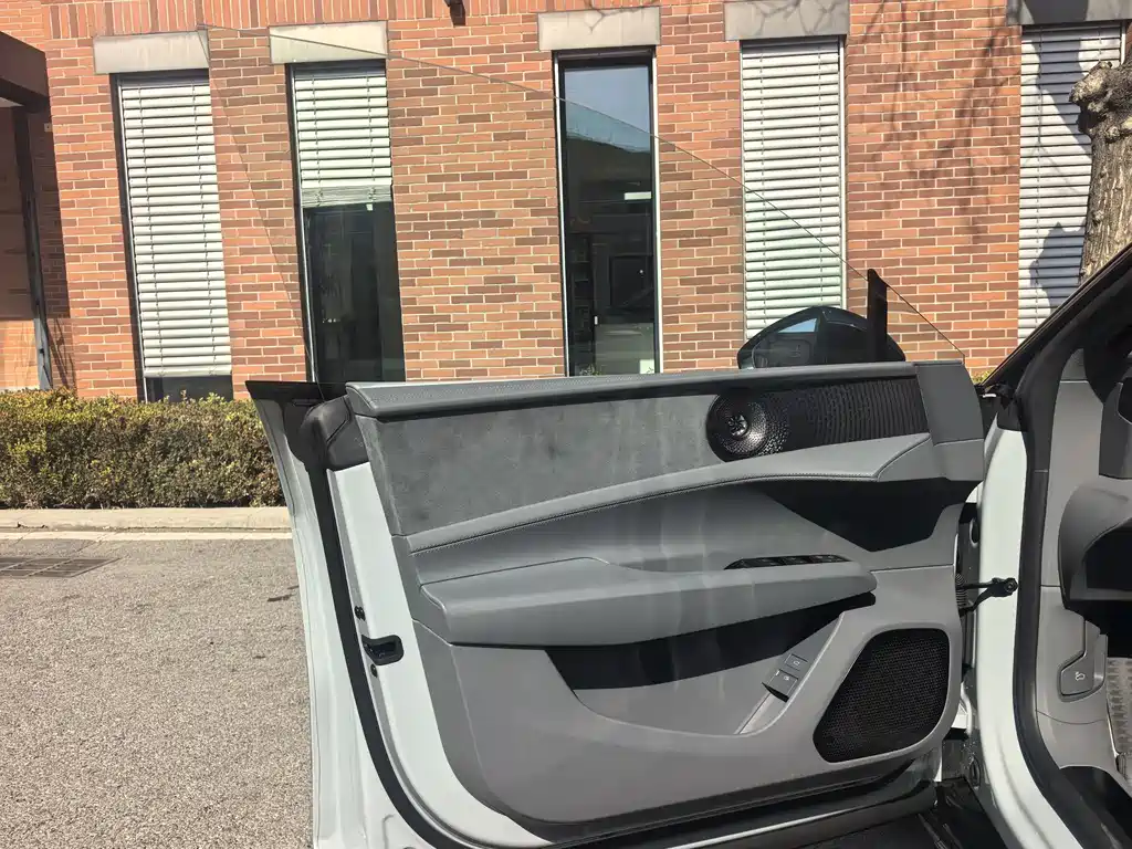 LOTUS SPORTS CAR EMEYA FLOWERS