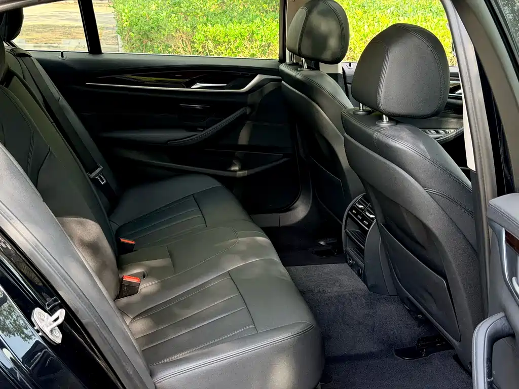 BMW 5 Series — миниатюра 22