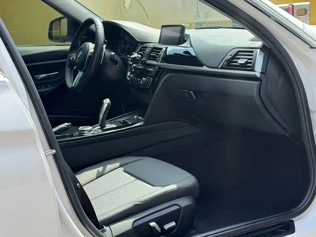 BMW 3 Series — миниатюра 4