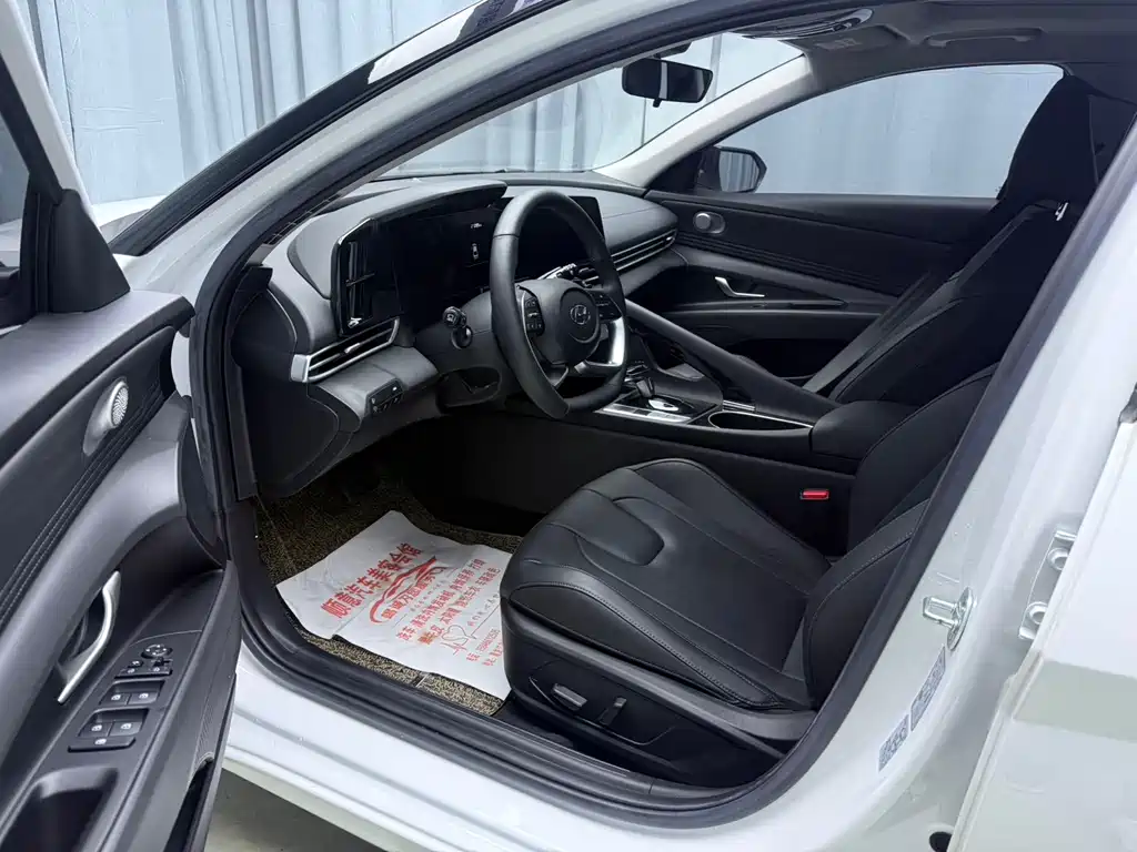 Hyundai Elantra — миниатюра 7