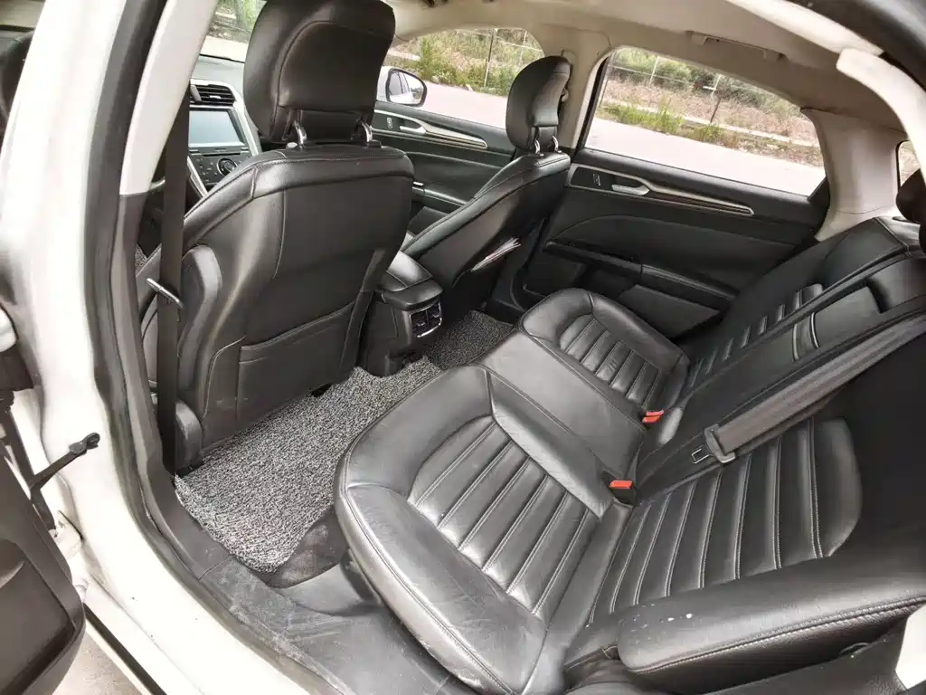 Ford Mondeo 2013 2.0L GTDi200 Fashion