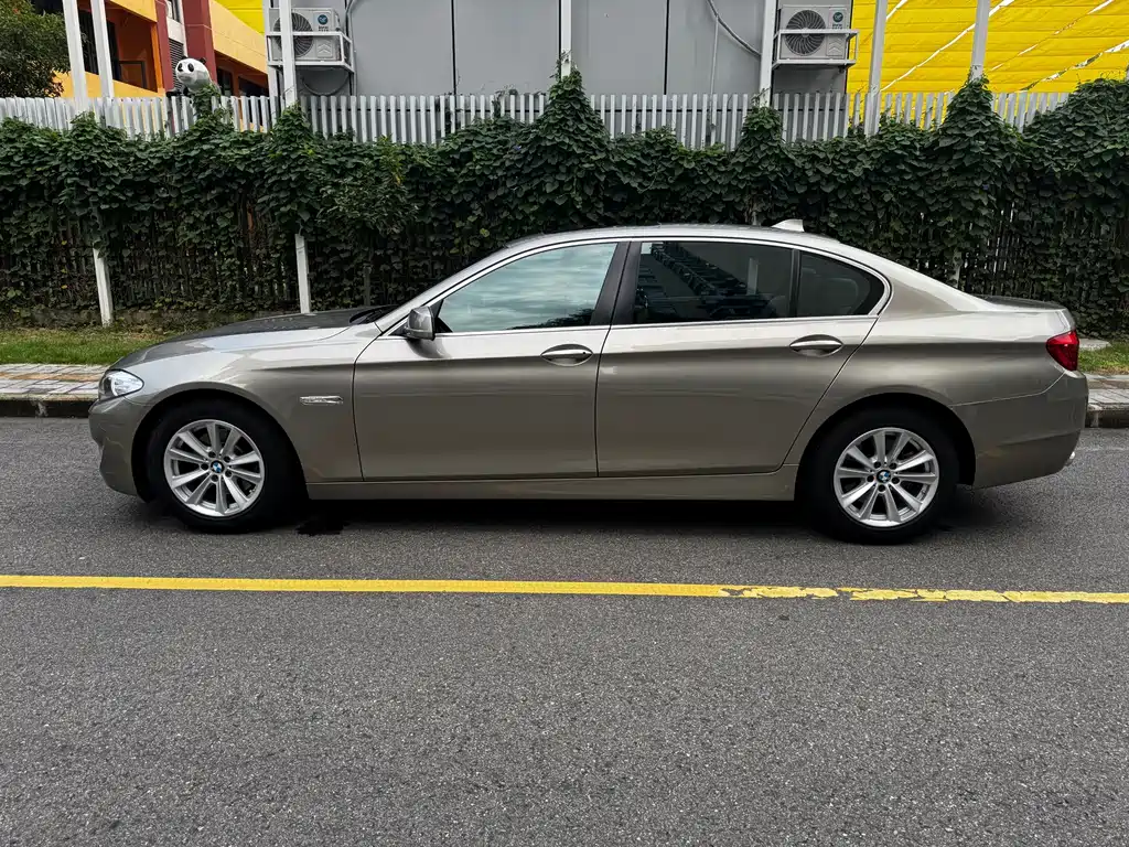 BMW 5 Series — миниатюра 5