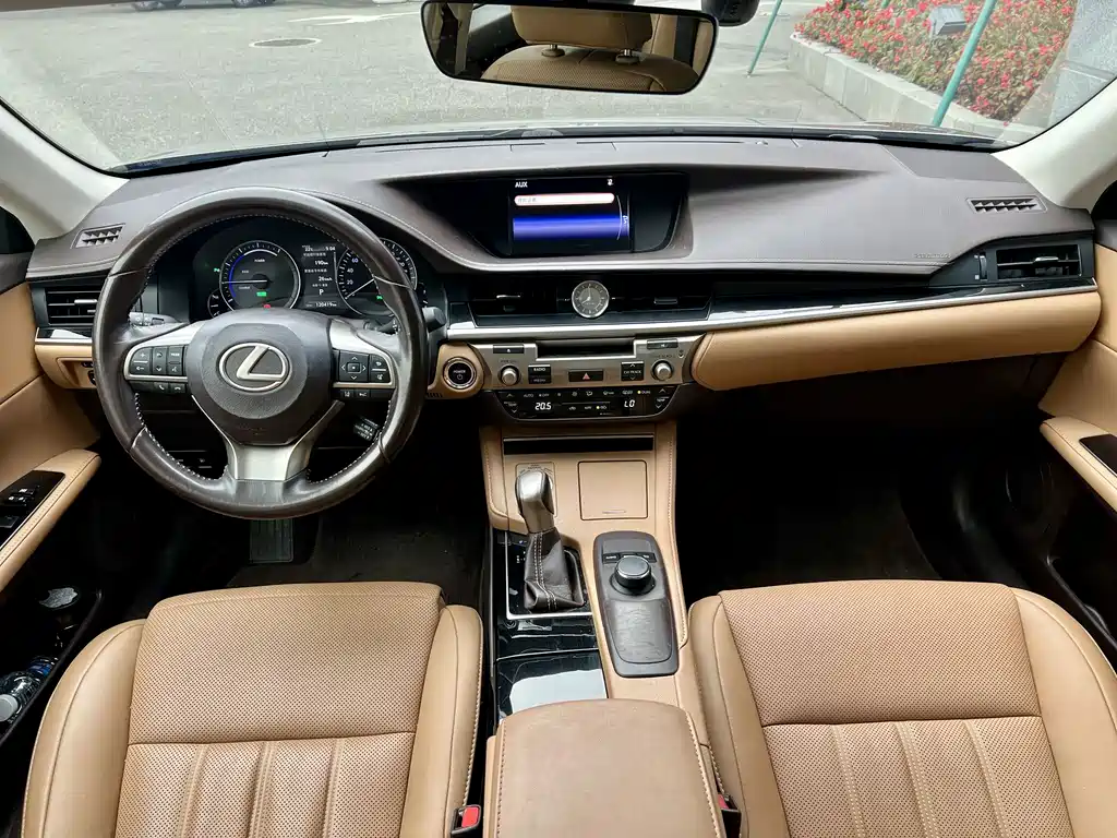 Lexus ES — миниатюра 9