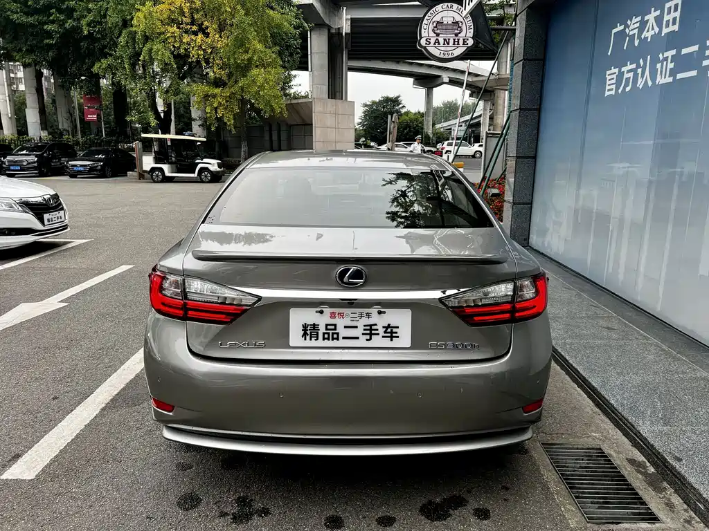 Lexus ES — миниатюра 5