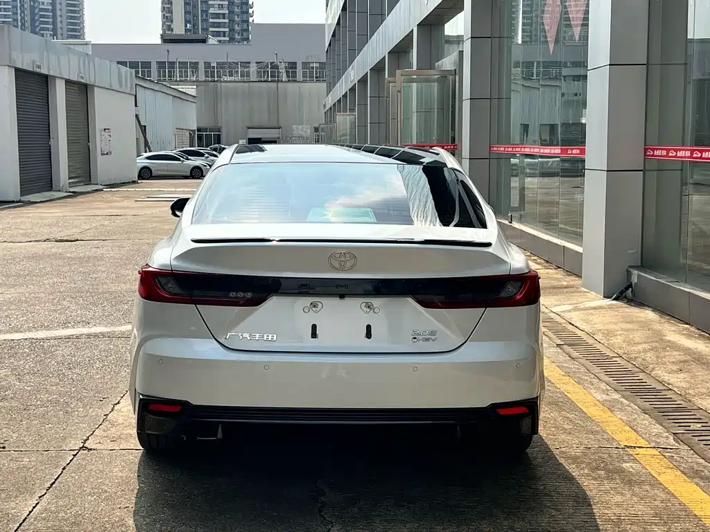 Toyota Camry — миниатюра 3