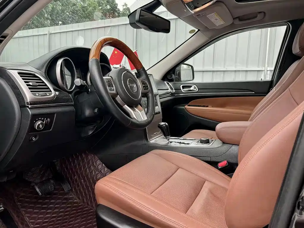 Jeep Grand Cherokee (Import) — миниатюра 9