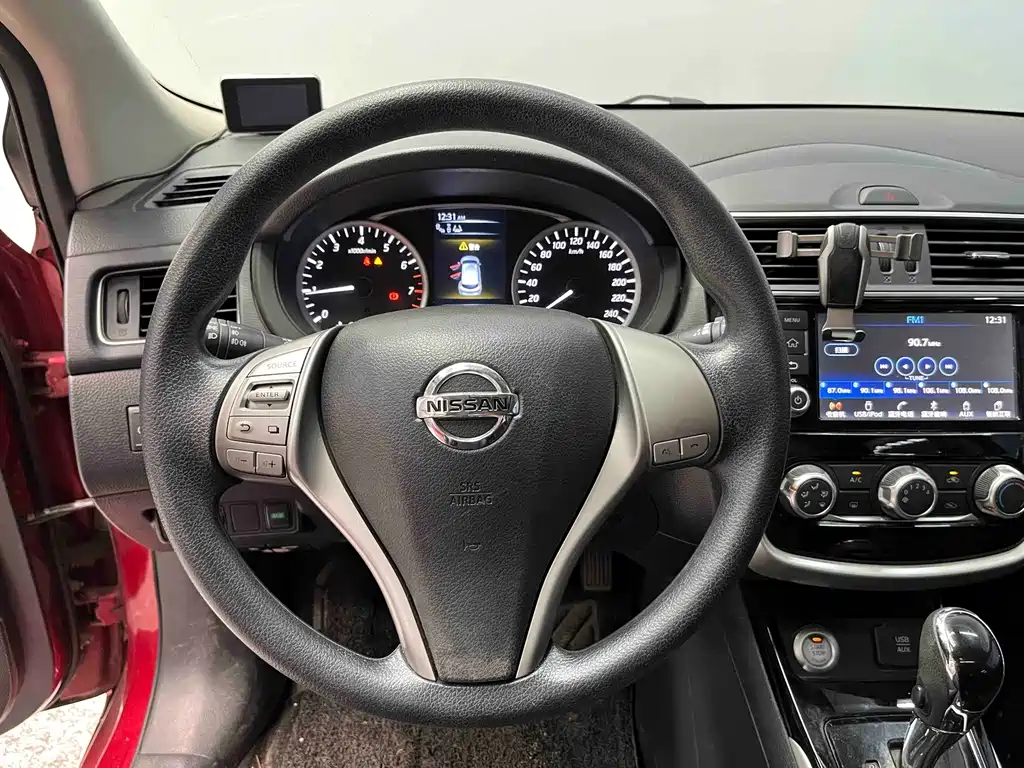 Nissan Tiida — миниатюра 8