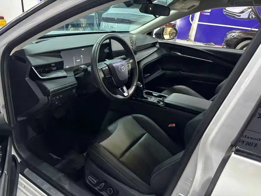 Toyota Camry — миниатюра 4