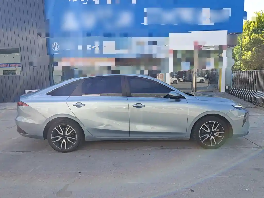Roewe Young Wai D6 — миниатюра 11