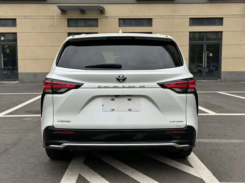 Toyota Sienna — миниатюра 6