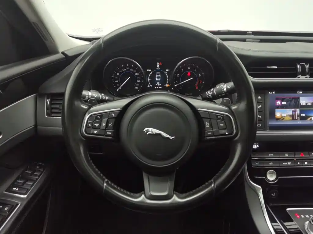 Jaguar XF — миниатюра 11