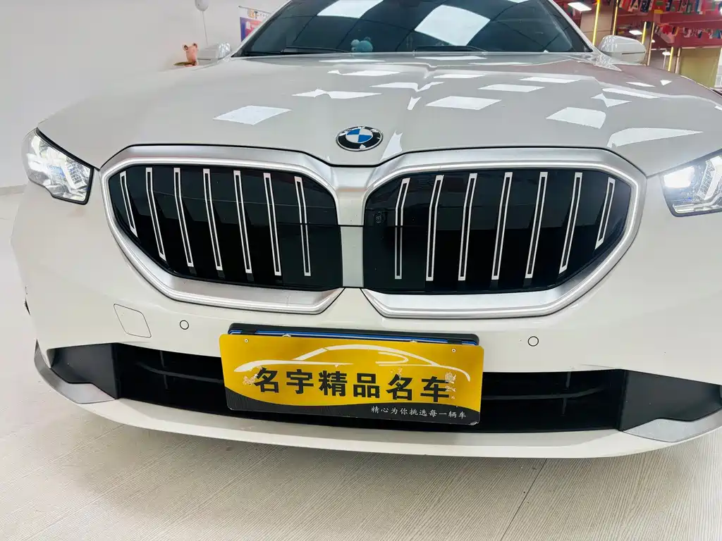 BMW 5 Series — миниатюра 21