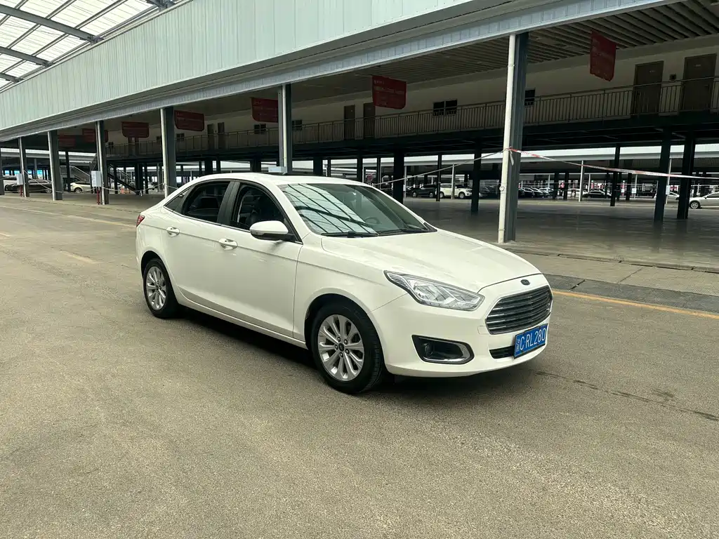 Ford Escort 2015 1.5L AT Fashion